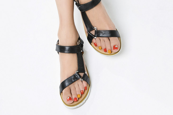 サンダルに映える！フットネイルで夏を楽しもう